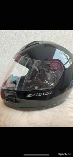 Casque de moto  d'occasion Ajouté le : 09/05/2024