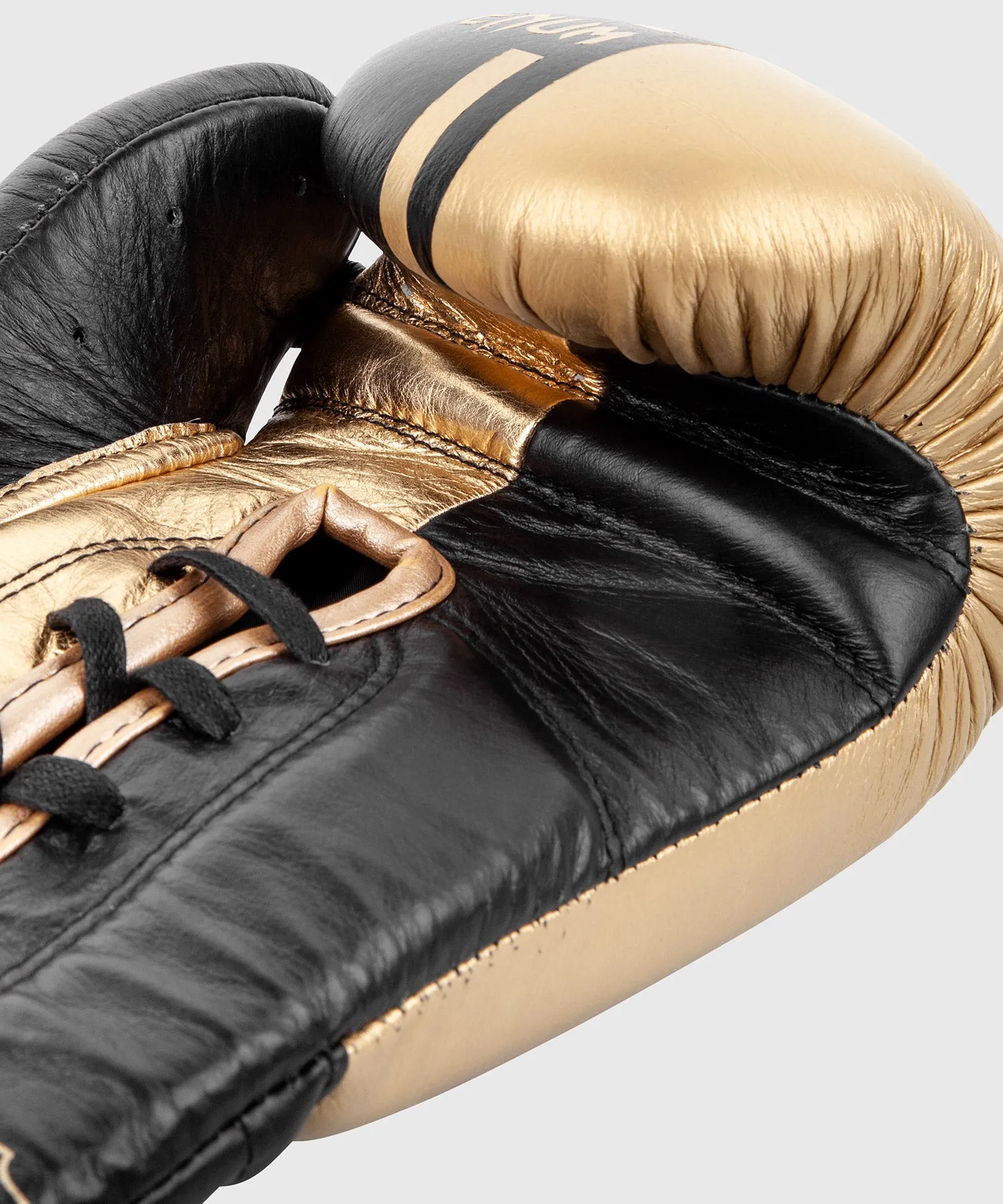 Gants de boxe pro Venum Shield - Avec Lacets