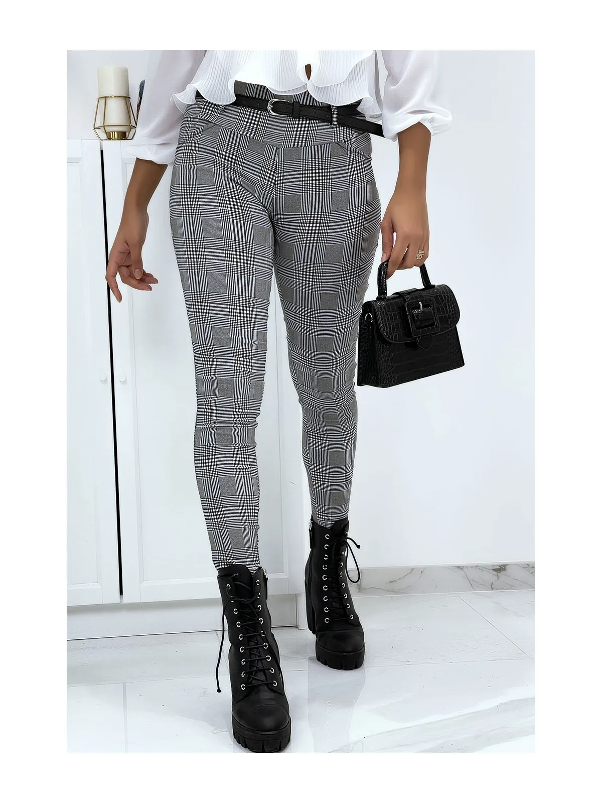 Pantalon slim à motif avec ceinture et poches
