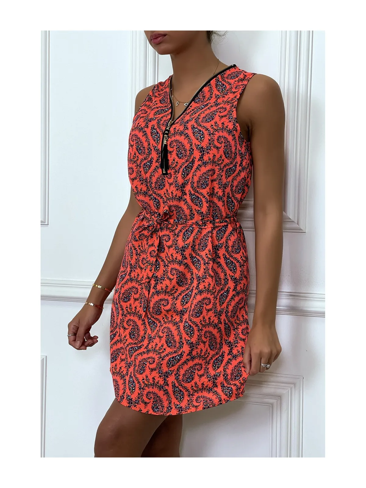 Robe corail à encolure zippé et ceinture